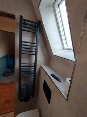 Foto - Wohnung **DG-Wohnung - alles neu inkl. Bad **