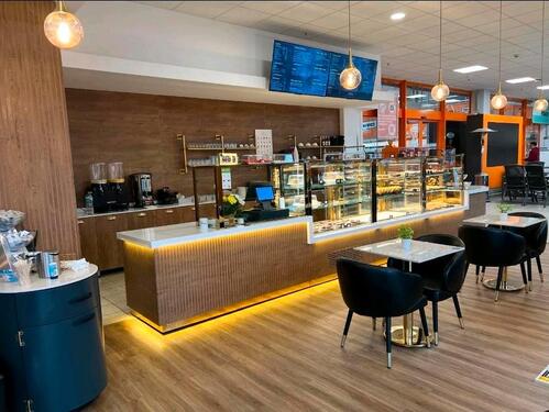 Foto - Café & Bäckerei 'Mokka Tea' direkt am Eingang von OBI Rüsselsheim