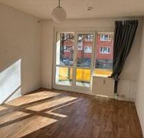 * WG-geeignet * direkt auf dem Campus * ein paar Möbel inklusive * - Bernburg (Saale)