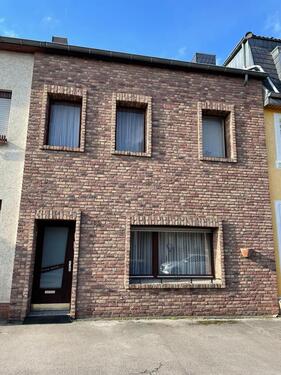 Foto - Reihenmittelhaus mit Potential und großen Grundstück