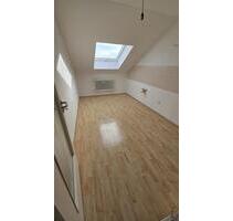 60 qm 3-Zimmer Dachgeschosswohnung Uni Nähe - Pentling