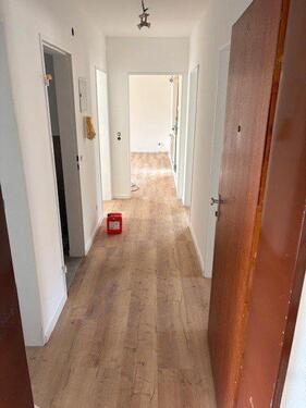 Foto - Kernsanierte Wohnung mit 72,5 m², 3 Zimmer, Küche, Bad, Balkon