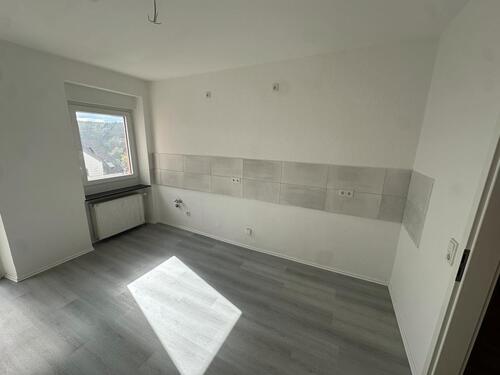 Foto - Helle 4ZKB mit Balkon und Garten