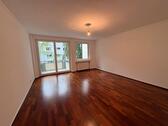 Foto - Bieterverfshren: Renovierte 2-Zi. Wohnung Balkon PKW-Stellplatz
