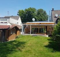 Kernsanierter Luxus-Bungalow: EBK, Terrasse, Garten, 2 Parkplätze - Oberhausen Biefang