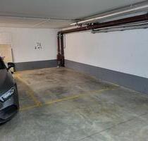 Großer, sauberer Stellplatz Garage in Köln-Ensen