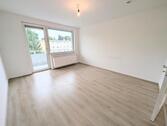 Foto - **Frisch renoviert: +Balkon +neuer Laminat +weiße Wände +neues Tageslichtbad**