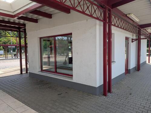 Foto - Büro in stark frequentierter Lage, Präsentation, Werbefläche am Bahnhof
