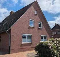 Provisionsfrei! Großes Einfamilienhaus mit Eigentumsgrundstück - Emden
