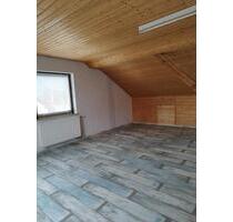 Wohnung ca. 85 qm unterm Dach - 760,00&nbsp;EUR Kaltmiete, ca.&nbsp; 85,00&nbsp;m&sup2; in Beilngries (PLZ: 92339)