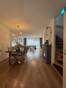 Foto - Modernes Reihenhaus mit Garten und Terrasse