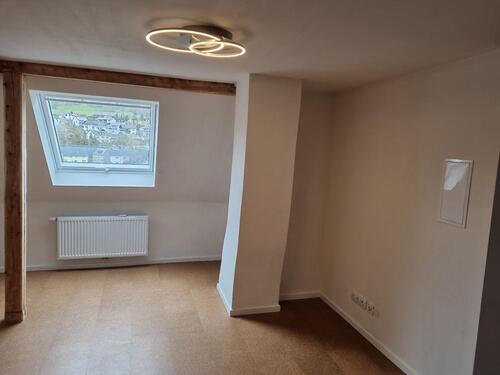 Foto - Vermietung: Schöne DG-Wohnung im MFH in Angelburg-Gönnern