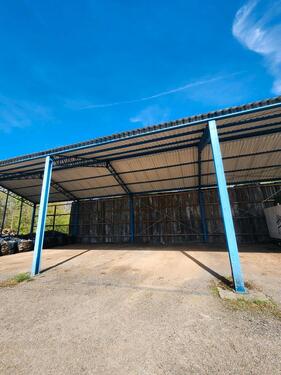 Foto - Überdachte Lager- & Stellfläche - ideal für Fahrzeuge & Paletten