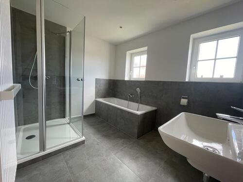 Foto - Grosszügige, helle, renovierte 4-Zi-Whg. in Büchlberg