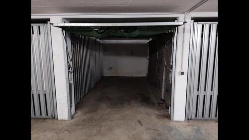 Foto - Tiefgarage, Garagenbox, Abschließbare Garage, Auto PKW Stellplatz