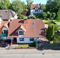 Geräumiges Architektenhaus: Wellnessbereich, Kachelofen & Garten - Lauenförde