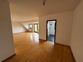 Foto - Helle DG-Wohnung mit großem Balkon + ruhige Lage + Garage