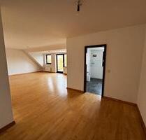 Helle DG-Wohnung mit großem Balkon + ruhige Lage + Garage - Mönchengladbach Nord