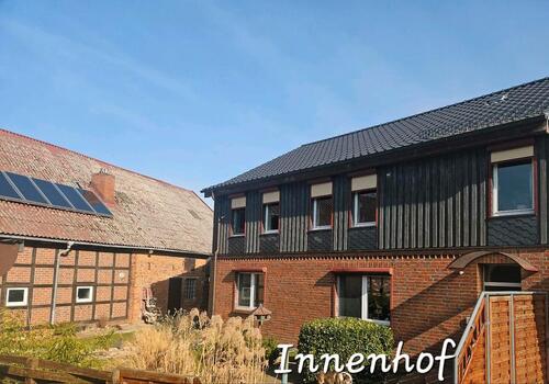 Foto - Idyllischer Resthof mit Scheune und angrenzenden Weiden