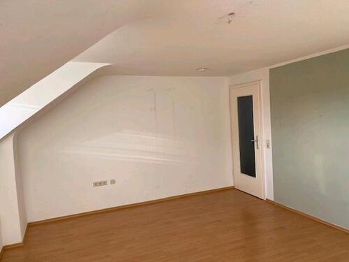 Foto - Gemütliche 1-Zimmer-Dachgeschosswohnung mit guter Anbindung