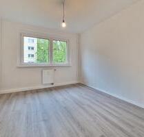 Wir renovieren! 3-Zimmer-Wohnung I 1. Etage I Tageslichtbad mit Wanne I traumhafte Umgebung! - Colditz