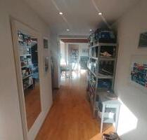 gepflegte Dachgeschosswohnung mit Sonnenbalkon in Neuss