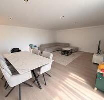 Helle 2 Zimmer Wohnung mit großer Terasse, EInbauküche, Carport - Walzbachtal