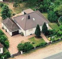 Freistehendes Einfamilienhaus auf großem Grundstück im Zentrum v - Calberlah