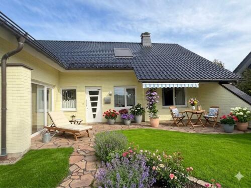 Foto - Haus in Frenkhausen - 1.600,00&nbsp;EUR Kaltmiete, ca.&nbsp; 215,00&nbsp;m&sup2;