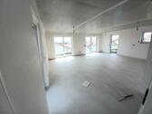 Foto - Erstbezug mit Balkon u. Einbauküche, helle 4,5 Zimmer-Whg