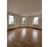 GLAUCHAU: Helle 3-Raum-Mietwohnung mit moderner Einbauküche in zentraler Lage von Glauchau