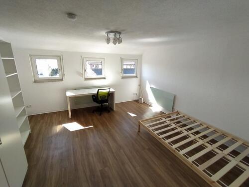 Foto - Helle, gemütliche 3-Zimmer-Wohnung im DG mit Küche und Garten