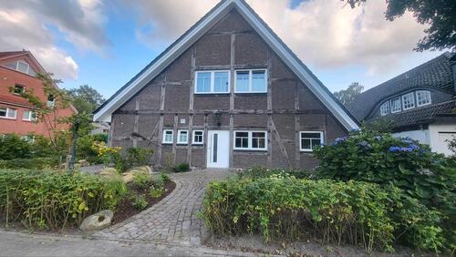 Foto - Modernisiertes Einfamilienhaus mit Garten und Schwimmteich