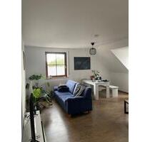 Helle 3-Zimmer-Dachgeschosswohnung in ruhiger Siedlungslage – mit - Zeil am Main