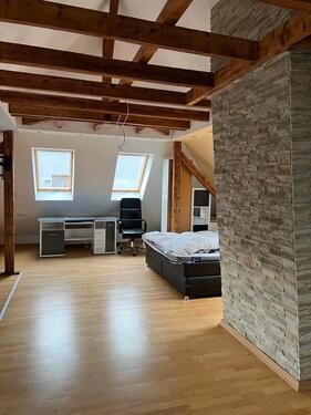 Foto - Möblierte 1-Zimmer-Dachgeschosswohnung – 950 € warm