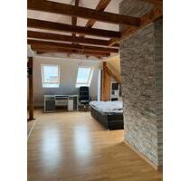 Möblierte 1-Zimmer-Dachgeschosswohnung – 950 € warm - Düsseldorf Stadtbezirk 6