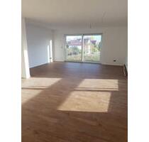 Stilvolle und großzügige 4-Zi-Neubauwohnung, EBK, Terasse, Garten - Crailsheim