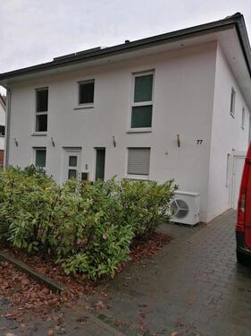 Foto - Wohnhaus mit Garten und Terrasse