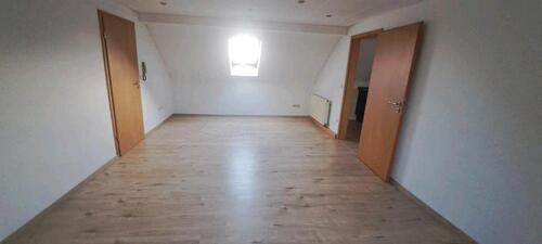 Foto - 1 Zimmer Dachgeschoßwohnung zur Miete in Schiffweiler