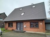 Foto - Modernisiertes Einfamilienhaus mit Garage und Garten