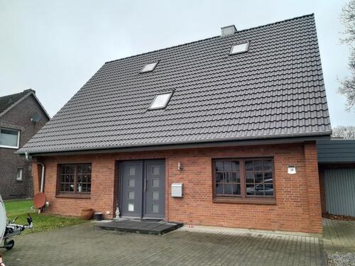 Foto - Modernisiertes Einfamilienhaus mit Garage und Garten