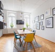 Zentrale Schreibtischplätze in Dresden – 3 Plätze, Küche & Meetingraum