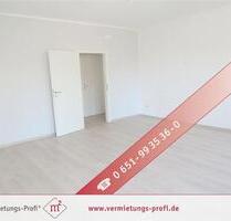 Trier: Helle und gepflegte 2-Zimmer-Wohnung auf 70 m² mit viel Tageslicht, flexiblem Raumkonzept und Kellerraum.