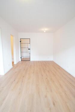 Foto - Helle und renovierte 2-Zimmer Balkon Wohnung in ruhiger Lage