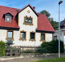 Charmante Doppelhaushälfte mit großem Gewächshaus in Weimar