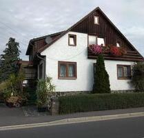 Freistehendes Mehrgenerationenhaus mit traumhaftem Garten - Eisfeld