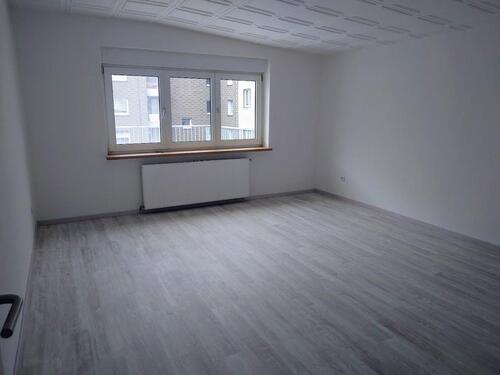 Foto - 4 Zimmer großer Balkon 1.OG - 750,00 EUR Kaltmiete,