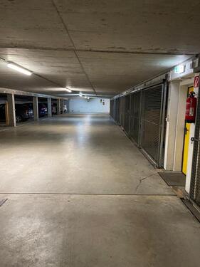Foto - Tiefgaragenbox für kleinen PKW in zentraler Lage zu vermieten!