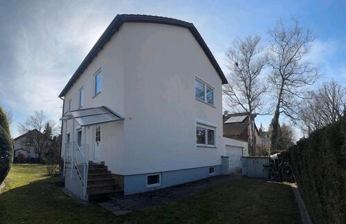 Foto - Haus mit zwei 2-Zimmer Mietwohnungen und Doppelgarage