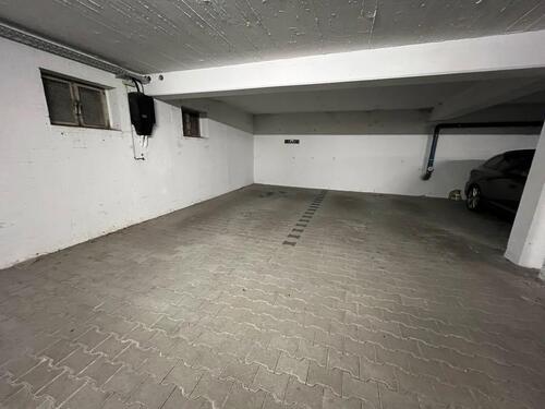 Foto - Tiefgaragenstellplatz - 80,00 EUR Miete,